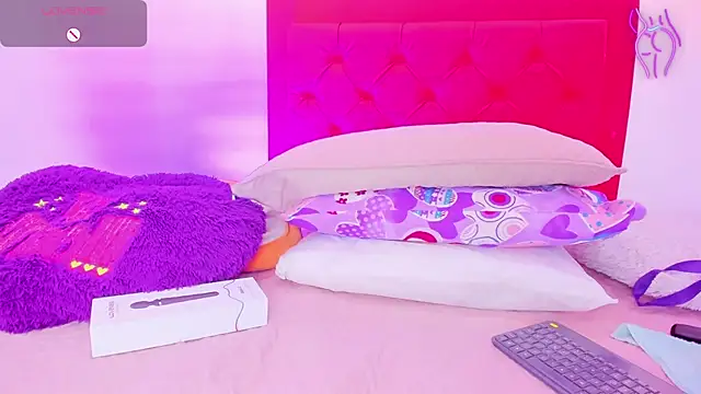 Snapshot of Sofia_Girl_ chatting on December 2024 07:46:01 AM Sofia Girl online show from December 2024 07:46:01 AM