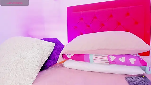 Snapshot of Sofia_Girl_ chatting on December 2024 07:45:02 AM Sofia Girl online show from December 2024 07:45:02 AM