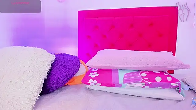 Snapshot of Sofia_Girl_ chatting on February 2025 07:04:02 AM Sofia Girl online show from February 2025 07:04:02 AM