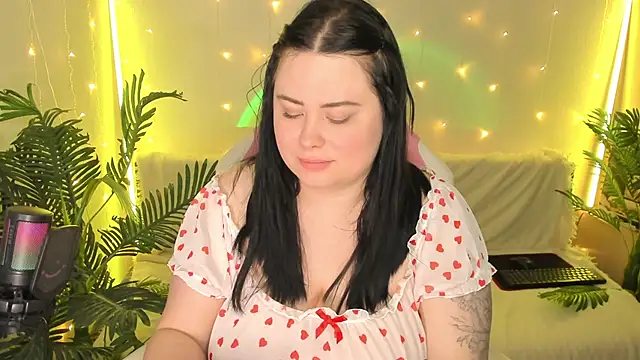 Snapshot of Akemi_BBW chatting on January 2025 11:06:01 PM Akemi BBW online show from January 2025 11:06:01 PM