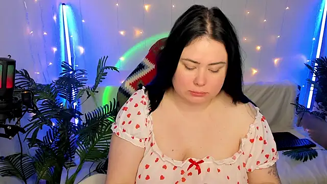 Snapshot of Akemi_BBW chatting on January 2025 06:36:02 PM Akemi BBW online show from January 2025 06:36:02 PM