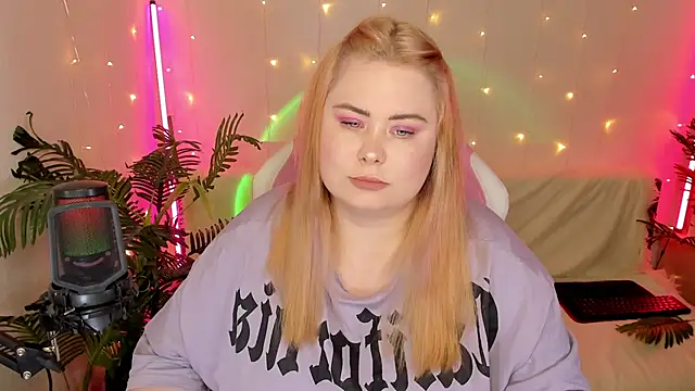 Snapshot of Akemi_BBW chatting on January 2025 06:17:02 PM Akemi BBW online show from January 2025 06:17:02 PM