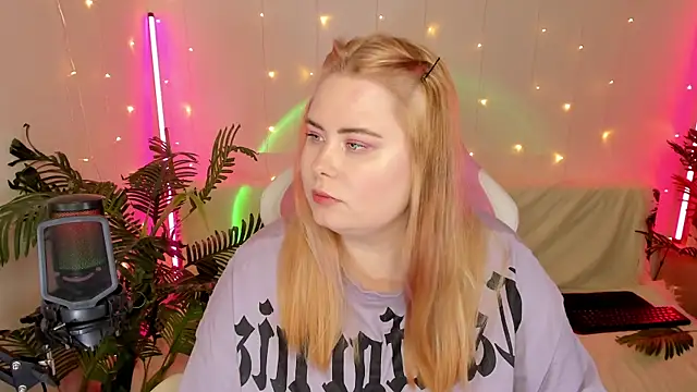 Snapshot of Akemi_BBW chatting on January 2025 09:20:01 PM Akemi BBW online show from January 2025 09:20:01 PM