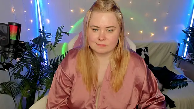 Snapshot of Akemi_BBW chatting on January 2025 12:13:01 AM Akemi BBW online show from January 2025 12:13:01 AM