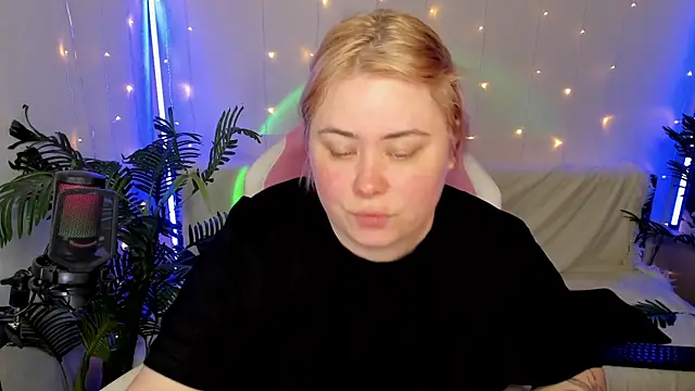 Snapshot of Akemi_BBW chatting on January 2025 06:00:01 PM Akemi BBW online show from January 2025 06:00:01 PM