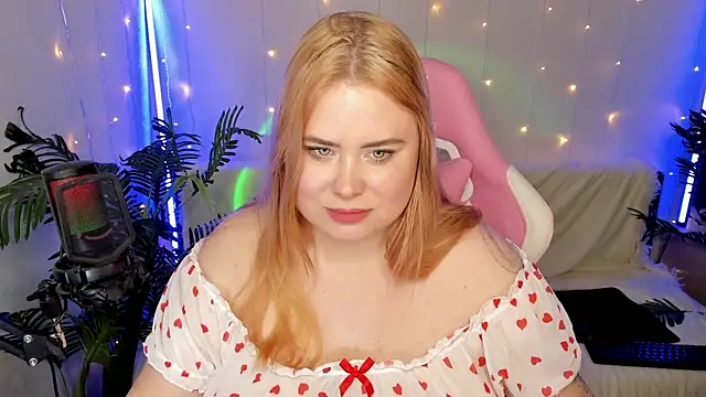 Snapshot of Akemi_BBW chatting on January 2025 09:02:01 PM Akemi BBW online show from January 2025 09:02:01 PM