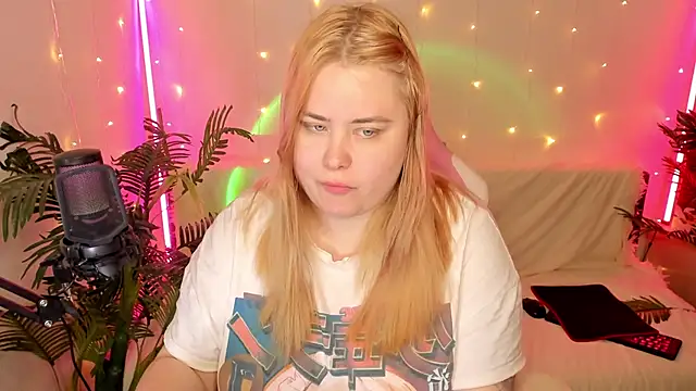 Snapshot of Akemi_BBW chatting on January 2025 08:09:01 AM Akemi BBW online show from January 2025 08:09:01 AM