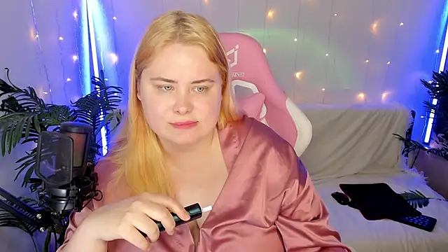 Snapshot of Akemi_BBW chatting on January 2025 08:50:02 PM Akemi BBW online show from January 2025 08:50:02 PM