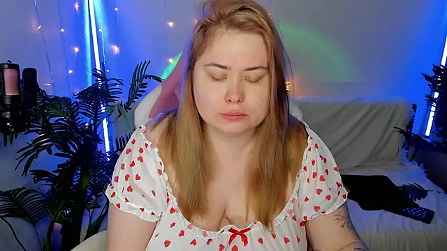 Snapshot of Akemi_BBW chatting on January 2025 03:31:01 AM Akemi BBW online show from January 2025 03:31:01 AM