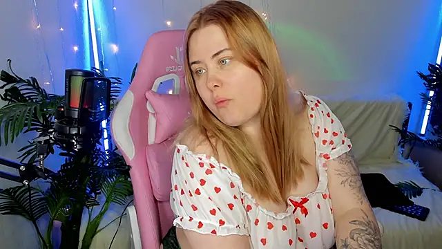 Snapshot of Akemi_BBW chatting on January 2025 07:35:02 AM Akemi BBW online show from January 2025 07:35:02 AM