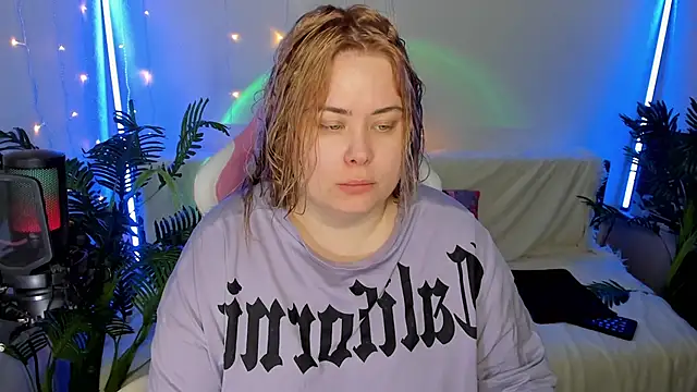 Snapshot of Akemi_BBW chatting on January 2025 09:15:02 PM Akemi BBW online show from January 2025 09:15:02 PM