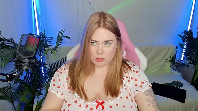 Snapshot of Akemi_BBW chatting on January 2025 01:33:01 AM Akemi BBW online show from January 2025 01:33:01 AM