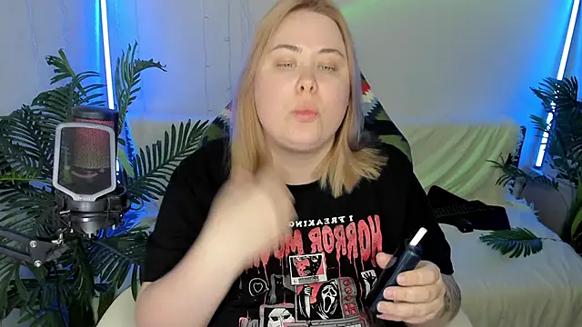 Snapshot of Akemi_BBW chatting on February 2025 08:20:02 PM Akemi BBW online show from February 2025 08:20:02 PM