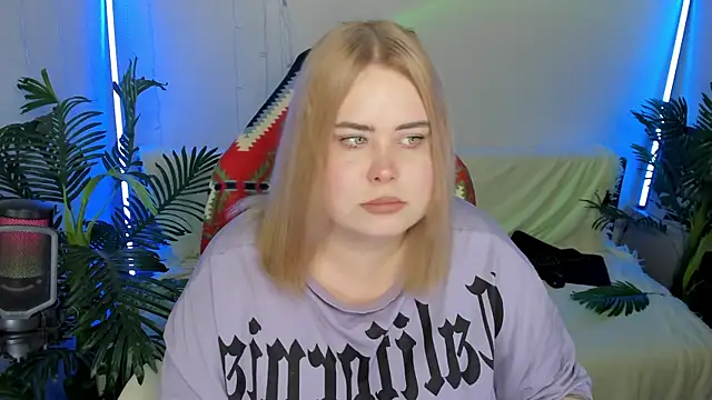 Snapshot of Akemi_BBW chatting on February 2025 07:19:02 PM Akemi BBW online show from February 2025 07:19:02 PM