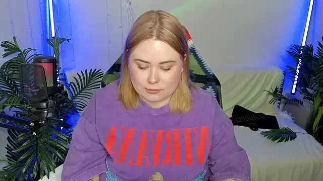 Snapshot of Akemi_BBW chatting on February 2025 09:35:02 PM Akemi BBW online show from February 2025 09:35:02 PM