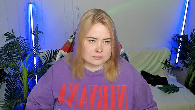 Snapshot of Akemi_BBW chatting on February 2025 06:40:02 PM Akemi BBW online show from February 2025 06:40:02 PM