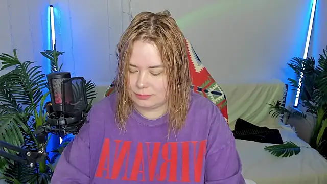 Snapshot of Akemi_BBW chatting on February 2025 08:21:01 AM Akemi BBW online show from February 2025 08:21:01 AM