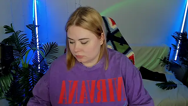 Snapshot of Akemi_BBW chatting on February 2025 09:32:01 PM Akemi BBW online show from February 2025 09:32:01 PM