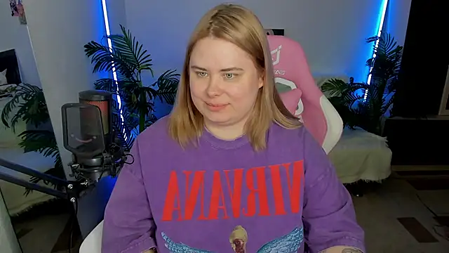 Snapshot of Akemi_BBW chatting on February 2025 12:43:01 AM Akemi BBW online show from February 2025 12:43:01 AM