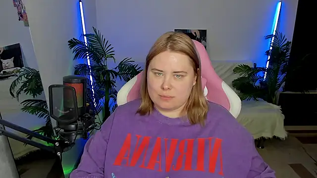 Snapshot of Akemi_BBW chatting on February 2025 09:41:02 PM Akemi BBW online show from February 2025 09:41:02 PM