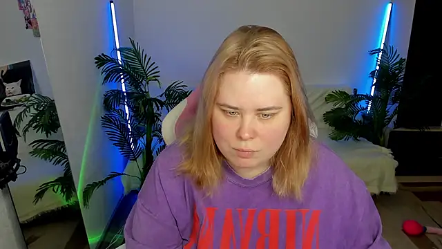 Snapshot of Akemi_BBW chatting on February 2025 06:32:02 PM Akemi BBW online show from February 2025 06:32:02 PM