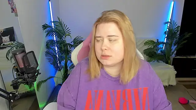 Snapshot of Akemi_BBW chatting on February 2025 09:36:02 PM Akemi BBW online show from February 2025 09:36:02 PM