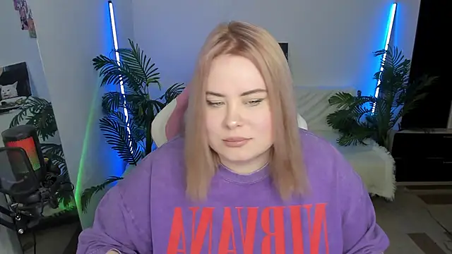 Snapshot of Akemi_BBW chatting on February 2025 06:19:01 PM Akemi BBW online show from February 2025 06:19:01 PM