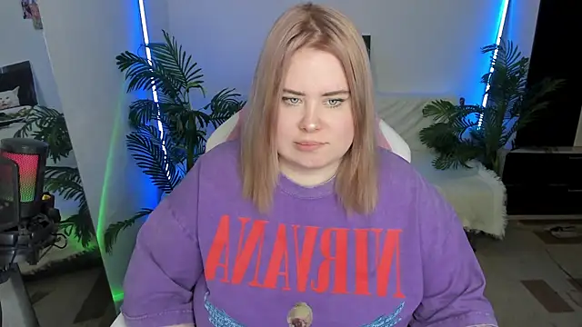 Snapshot of Akemi_BBW chatting on February 2025 09:26:02 PM Akemi BBW online show from February 2025 09:26:02 PM