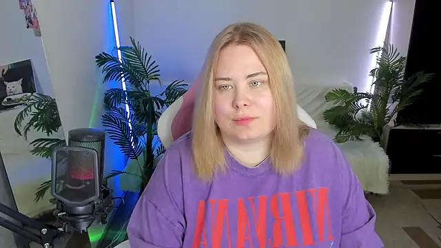 Snapshot of Akemi_BBW chatting on February 2025 06:47:02 PM Akemi BBW online show from February 2025 06:47:02 PM