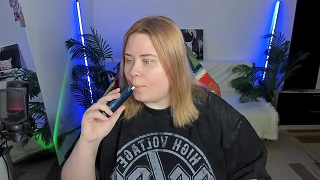 Snapshot of Akemi_BBW chatting on February 2025 06:20:01 PM Akemi BBW online show from February 2025 06:20:01 PM