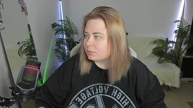 Snapshot of Akemi_BBW chatting on March 2025 05:49:01 PM Akemi BBW online show from March 2025 05:49:01 PM