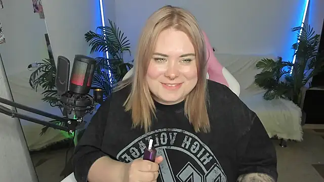 Snapshot of Akemi_BBW chatting on March 2025 10:38:01 PM Akemi BBW online show from March 2025 10:38:01 PM