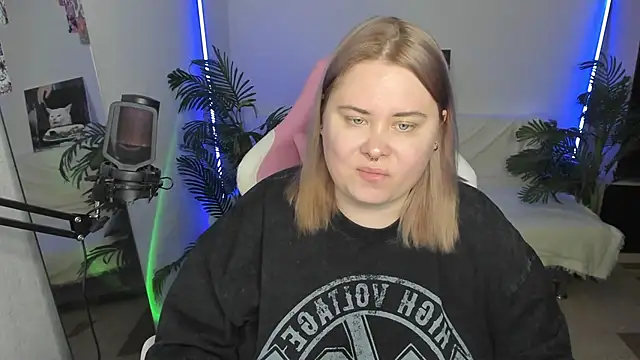 Snapshot of Akemi_BBW chatting on March 2025 09:11:02 PM Akemi BBW online show from March 2025 09:11:02 PM