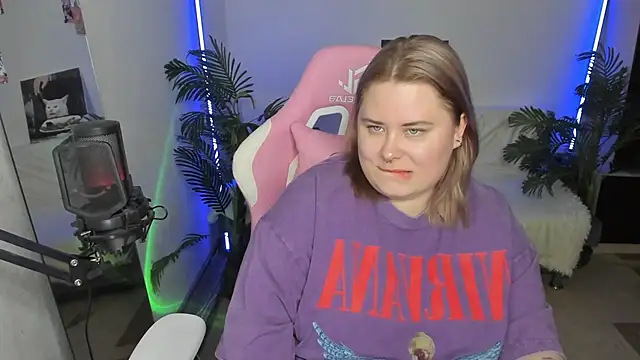 Snapshot of Akemi_BBW chatting on March 2025 08:53:02 PM Akemi BBW online show from March 2025 08:53:02 PM