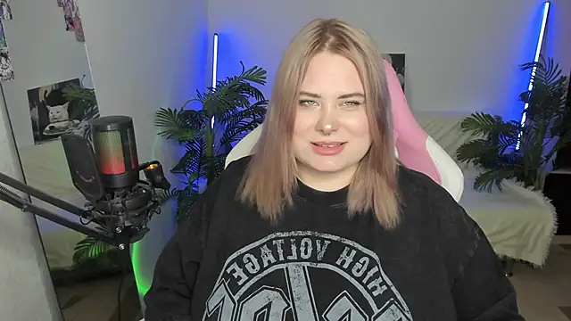 Snapshot of Akemi_BBW chatting on March 2025 10:04:02 PM Akemi BBW online show from March 2025 10:04:02 PM