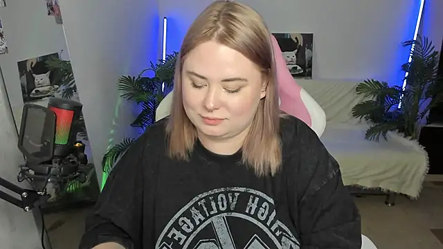 Snapshot of Akemi_BBW chatting on March 2025 01:09:01 AM Akemi BBW online show from March 2025 01:09:01 AM