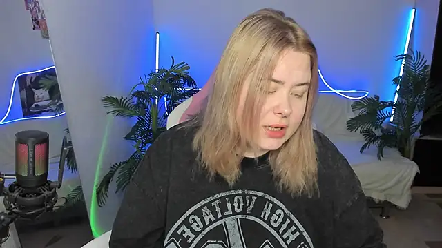 Snapshot of Akemi_BBW chatting on March 2025 08:10:01 AM Akemi BBW online show from March 2025 08:10:01 AM