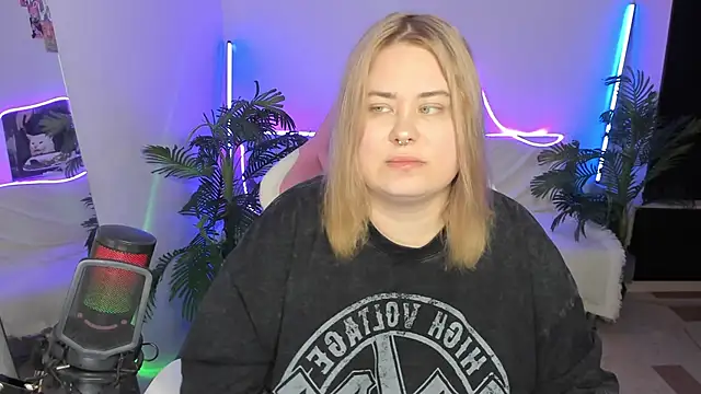 Snapshot of Akemi_BBW chatting on March 2025 06:32:01 PM Akemi BBW online show from March 2025 06:32:01 PM