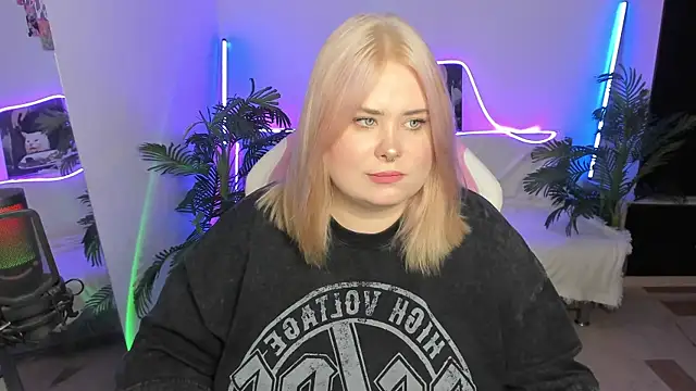 Snapshot of Akemi_BBW chatting on March 2025 09:34:01 PM Akemi BBW online show from March 2025 09:34:01 PM