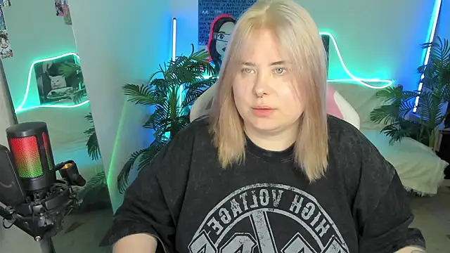 Snapshot of Akemi_BBW chatting on March 2025 06:48:02 PM Akemi BBW online show from March 2025 06:48:02 PM