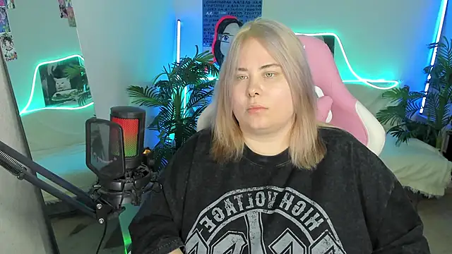 Snapshot of Akemi_BBW chatting on March 2025 09:53:02 PM Akemi BBW online show from March 2025 09:53:02 PM