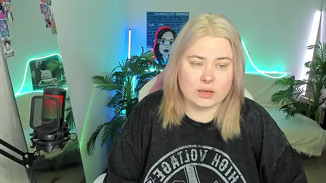 Snapshot of Akemi_BBW chatting on March 2025 08:23:02 AM Akemi BBW online show from March 2025 08:23:02 AM