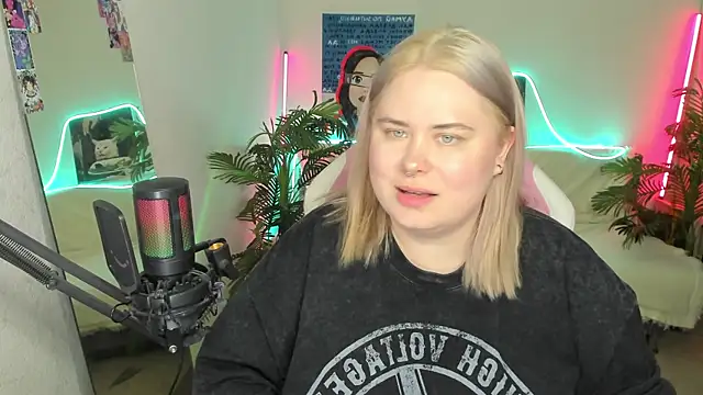 Snapshot of Akemi_BBW chatting on March 2025 09:48:01 PM Akemi BBW online show from March 2025 09:48:01 PM