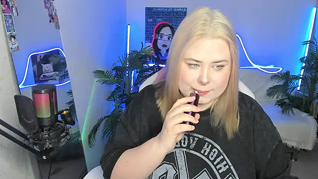 Snapshot of Akemi_BBW chatting on March 2025 07:46:01 PM Akemi BBW online show from March 2025 07:46:01 PM