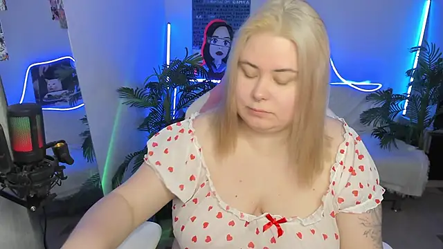 Snapshot of Akemi_BBW chatting on March 2025 07:55:02 AM Akemi BBW online show from March 2025 07:55:02 AM