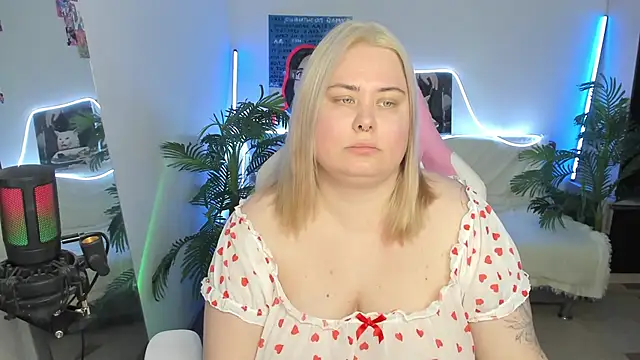 Snapshot of Akemi_BBW chatting on March 2025 06:07:01 PM Akemi BBW online show from March 2025 06:07:01 PM