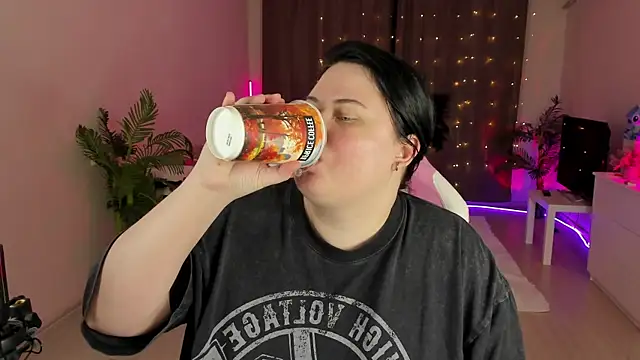 Snapshot of Akemi_BBW chatting on September 2025 05:46:01 PM Akemi BBW online show from September 2025 05:46:01 PM