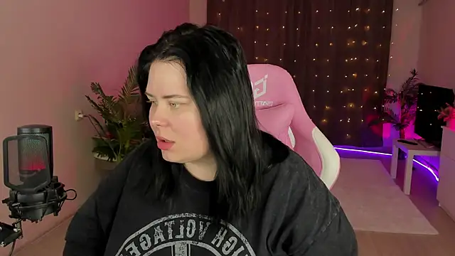 Snapshot of Akemi_BBW chatting on September 2025 05:05:02 PM Akemi BBW online show from September 2025 05:05:02 PM