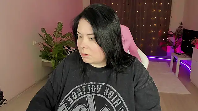 Snapshot of Akemi_BBW chatting on September 2025 05:16:01 PM Akemi BBW online show from September 2025 05:16:01 PM