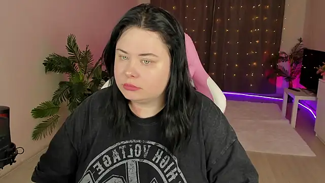 Snapshot of Akemi_BBW chatting on September 2025 05:49:01 PM Akemi BBW online show from September 2025 05:49:01 PM